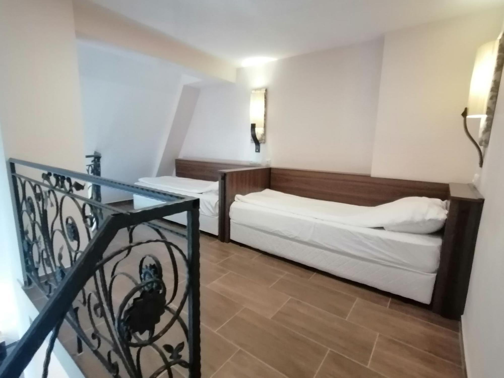 Hotel Aristokrat Obzor Bagian luar foto