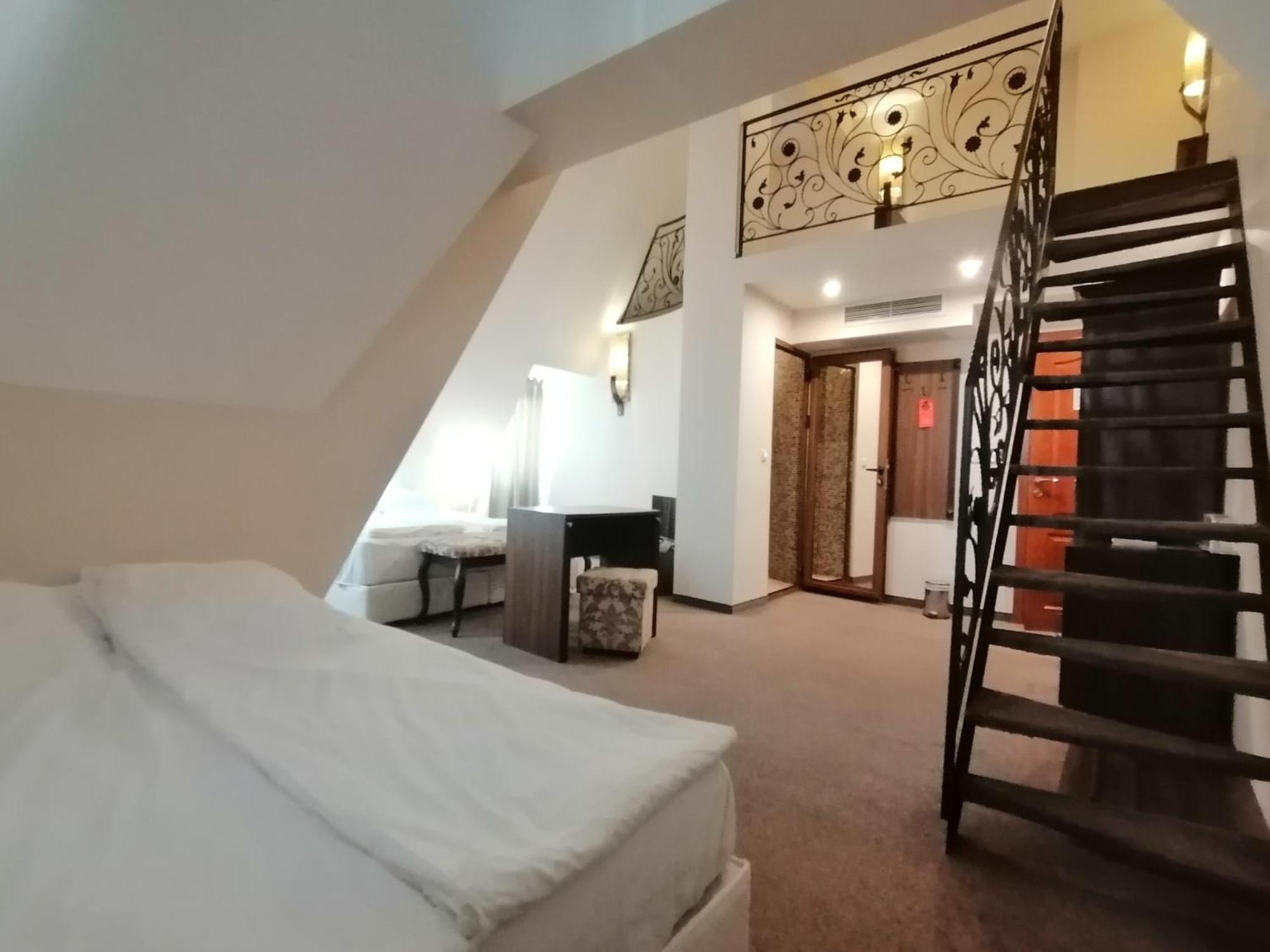 Hotel Aristokrat Obzor Bagian luar foto