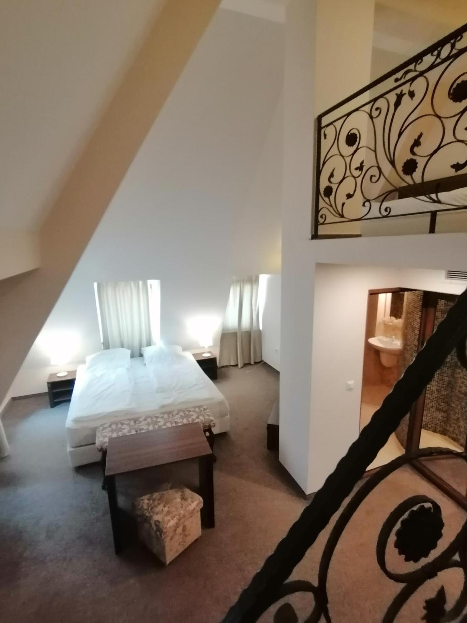 Hotel Aristokrat Obzor Bagian luar foto