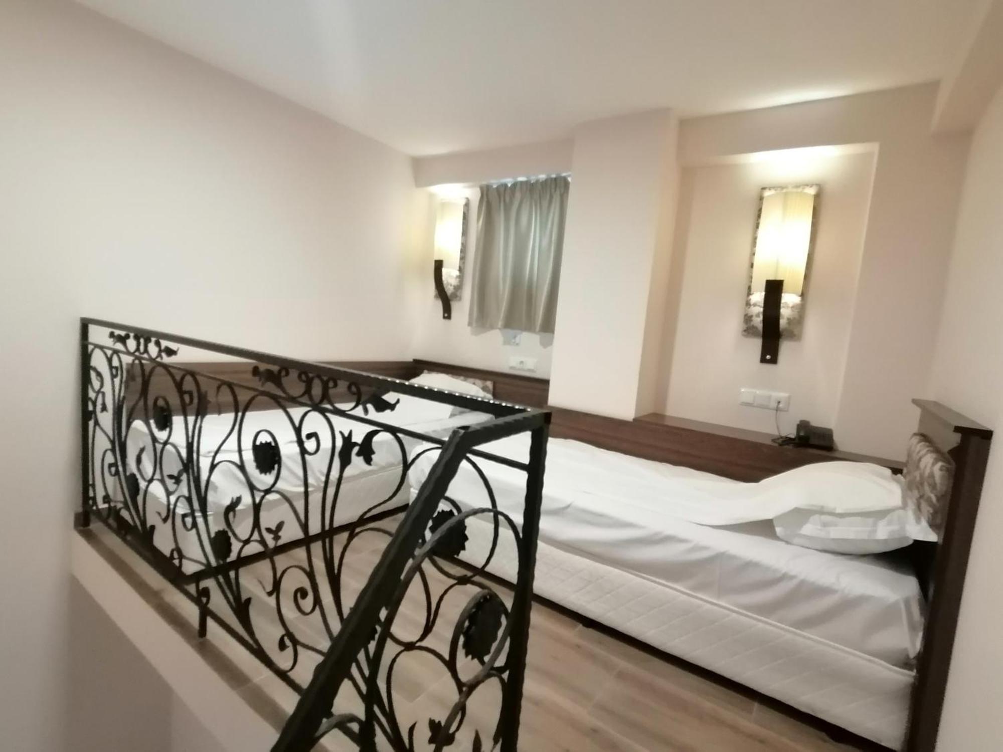 Hotel Aristokrat Obzor Bagian luar foto