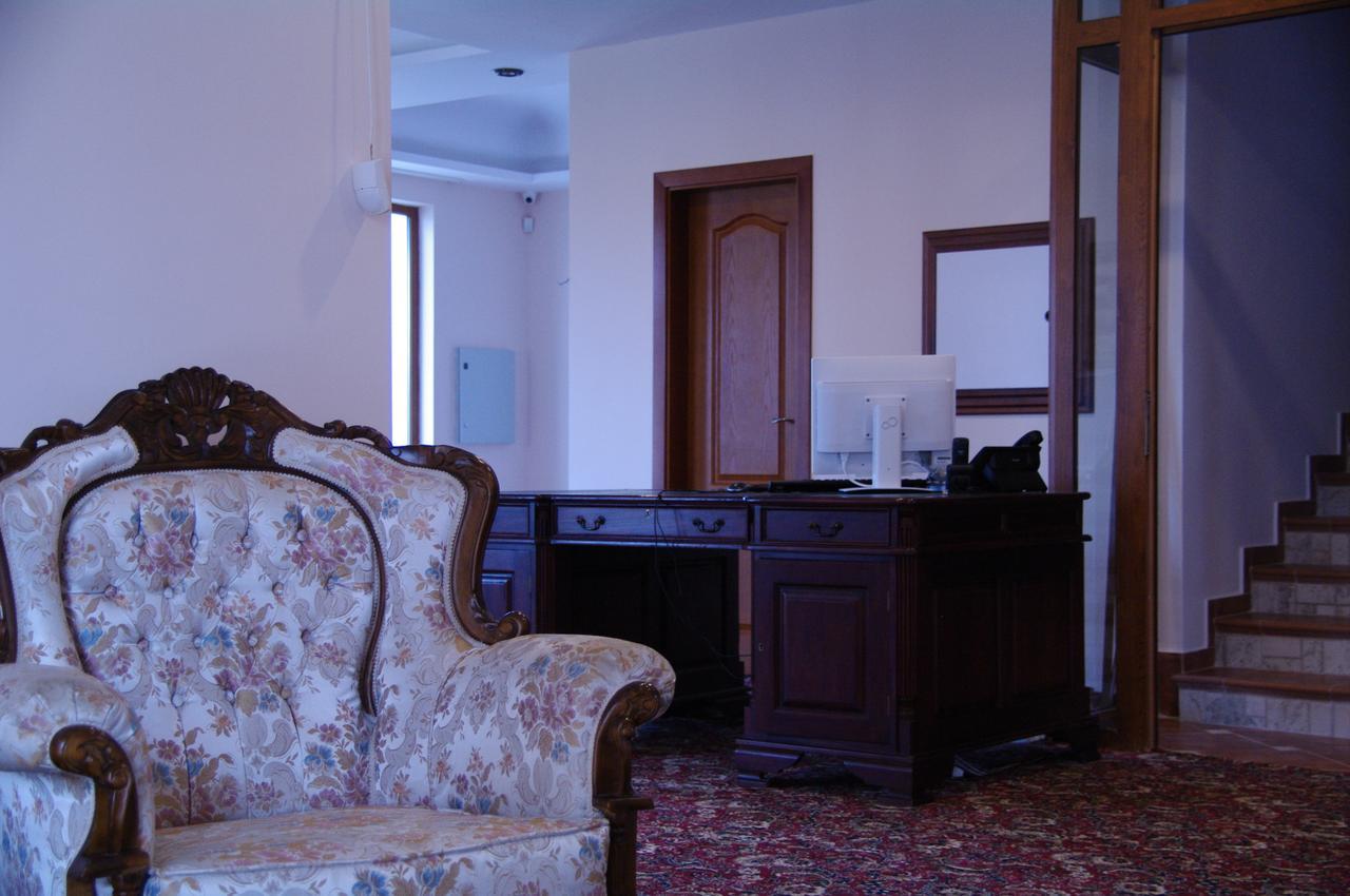 Hotel Aristokrat Obzor Bagian luar foto