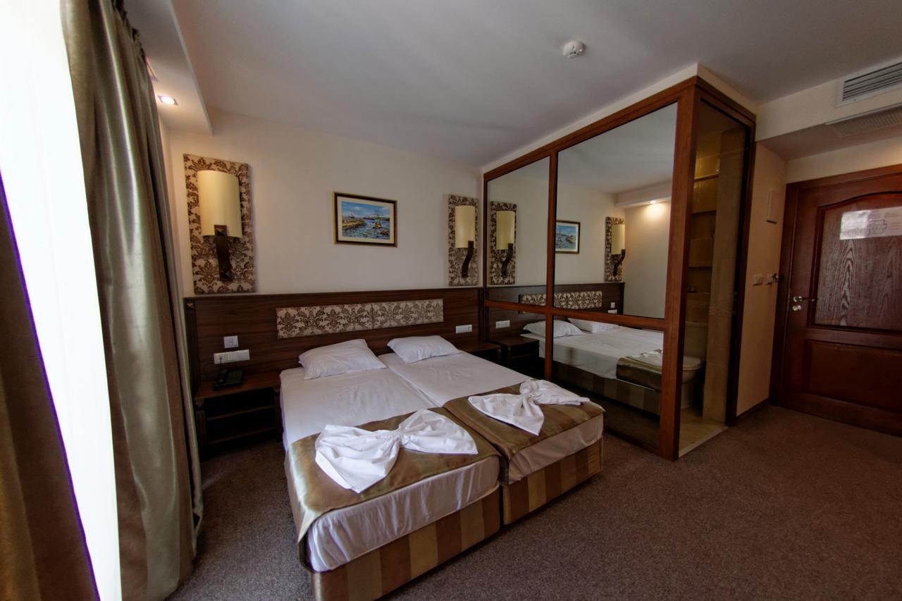 Hotel Aristokrat Obzor Bagian luar foto